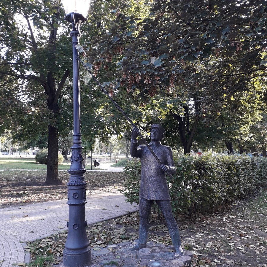 Listen to a monument