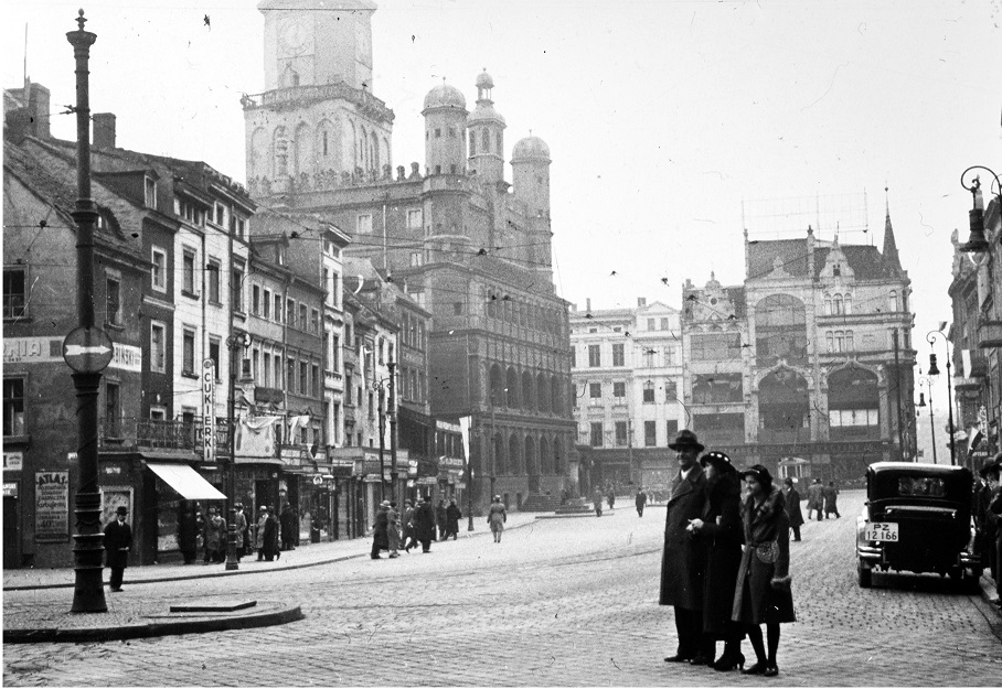 Stary Rynek (Old Market Square), photo by S.B. Poradowski; courtesy of K. Poradowska-Banaszek - grafika artykułu