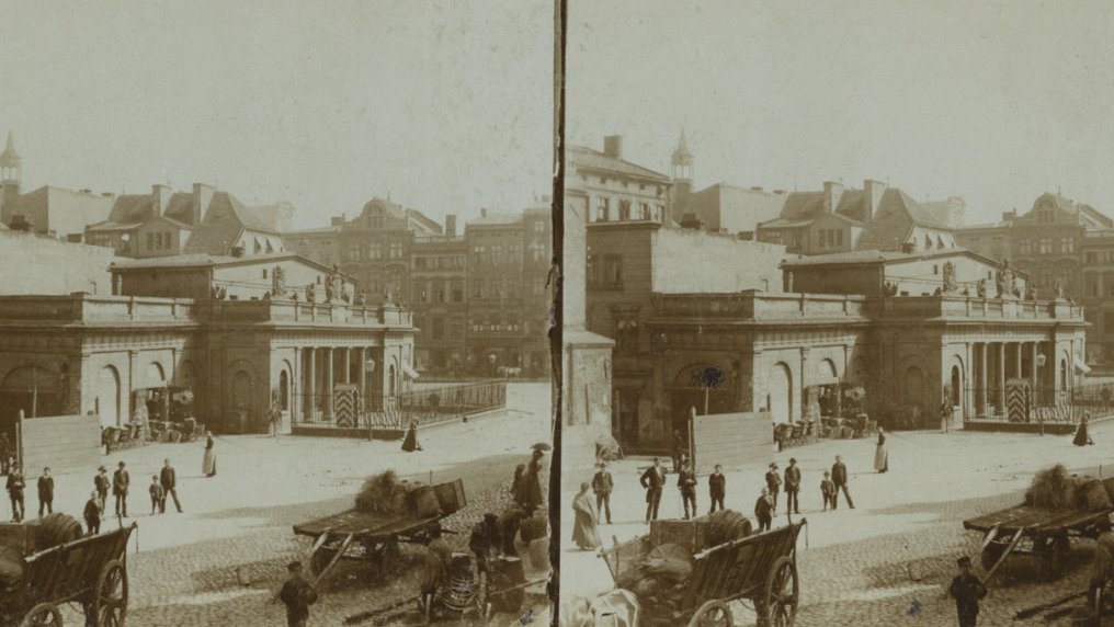 Stary Rynek (Old Market Square) with a view of the Guardhouse, late 19th/early 20th centuries. Courtesy of the University Library of Poznań