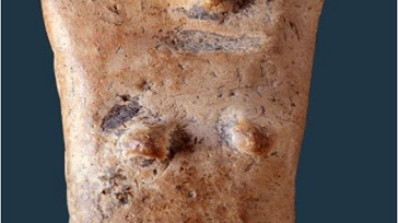 Gliniana figurka kobiety z Modlnicy sprzed 7,5 tysiąca lat