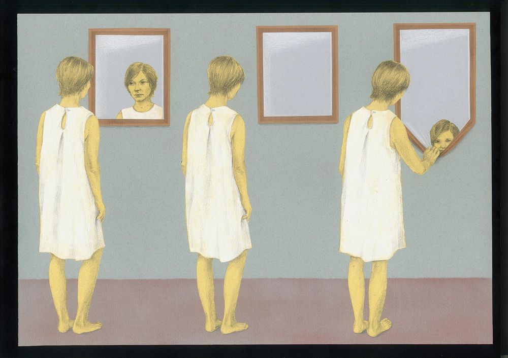 Ilustracja przedstawiająca trzy identyczne postaci kobiece w białej koszuli nocnej stojące przed trzema lustrami. - grafika artykułu