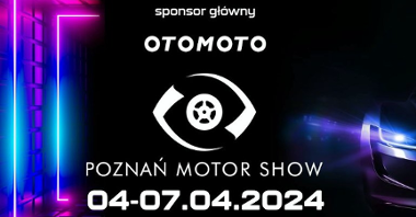 Napis: "Sponsor główny OTOMOTO. Poznań Motor Show 04-07.04.2024". W środku logo wydarzenia. Po lewej kolorowe neony, po prawej fragment samochodu.