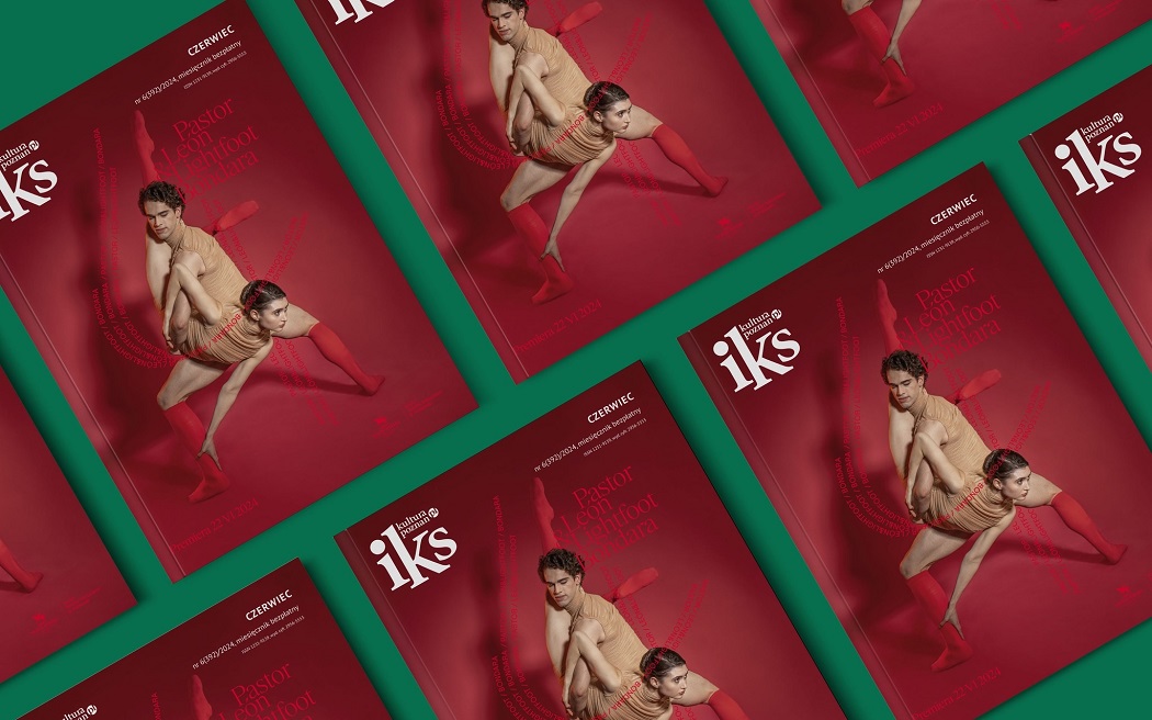 dwa egzemplarze majowego czasopisma "IKS Kulturapoznan.pl" jeden z widoczną okładką, pod nim egzemplarz otwarty na spisie treści