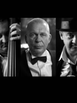 Black and white picture of Adam Nowak and musicians from Akustyk Amigos band