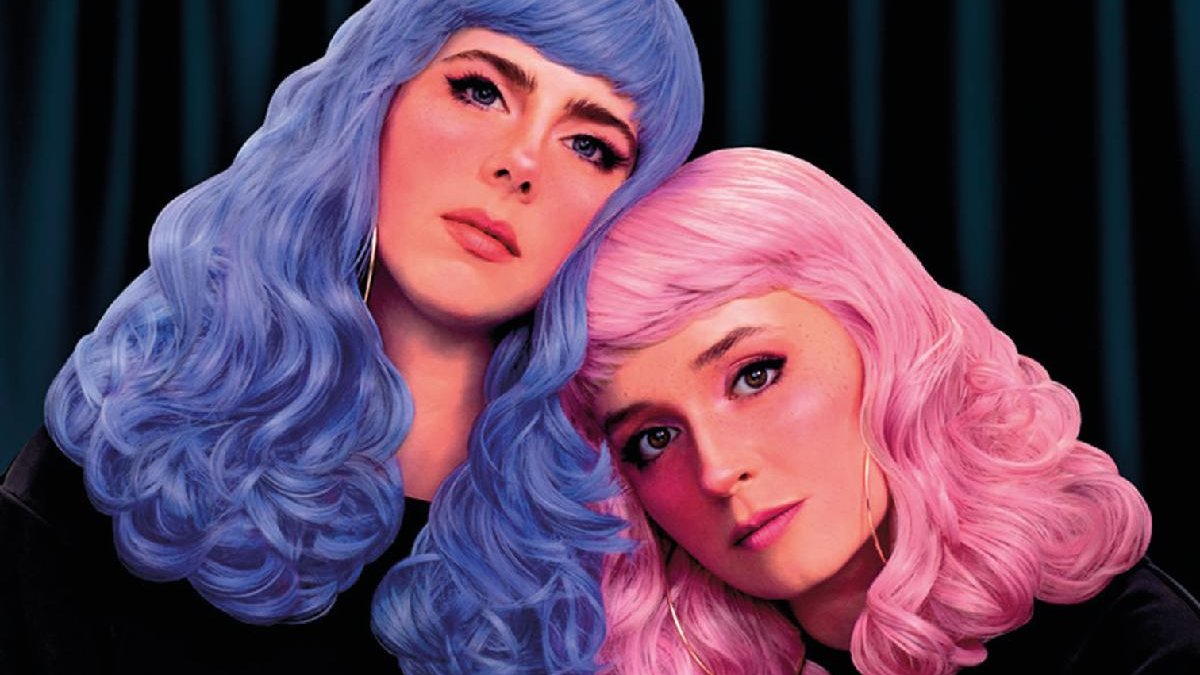 Album cover: two women with long hair - one pink-haired, and another blue-haired - on a dark background. - grafika artykułu