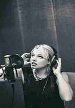Black and white photo of the singer.
