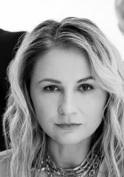 Black and white photo of Ania Świątczak.
