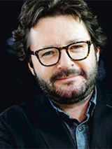 Photo of the artist.