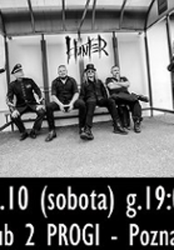 Black and white concert poster: photo of the band members, sitting (4 men) and standing (2 men) in a bus shelter. Information about the event under the photo.