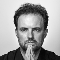 Black and white photo of the conductor, Łukasz Borowicz