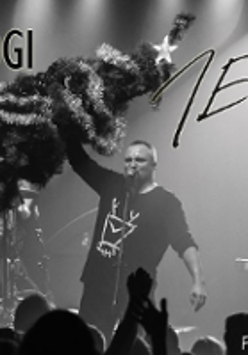 Black and white photo of Jelonek singing on stage.