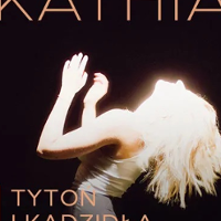 Concert poster: photo of a woman illuminated by white light, her name and the title of the concert tour.