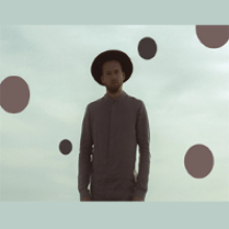 Photo of the artist.