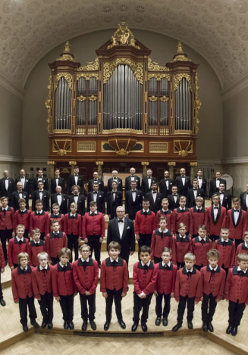 Photo of the Poznań Nightingales Boys and Men's Choir - boys and men standing on the stage of the Poznań Philharmonic
