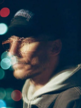 Photo of the artist.