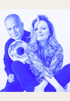 Photo in blue colours of Piotr Wojtasik Quintet and Anna Maria Jopek