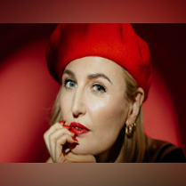 Photo of Reni Jusis.