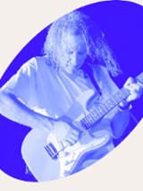 Photo in blue colours of Scott Henderson playing the guitar.