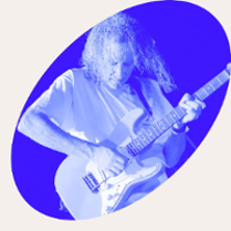 Photo in blue colours of Scott Henderson playing the guitar.