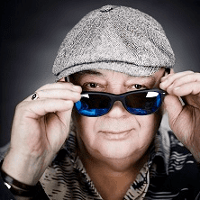 Photo of Stanisław Soyka in sunglasses.