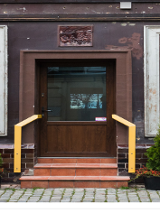 The entrance of the Gallery: door, stairs and windows in the middle of the picture