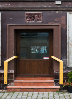 The entrance of the Gallery: door, stairs and windows in the middle of the picture
