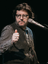 Photo of the artist - Grzegorz Turnau at the microphone