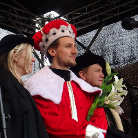 Photo from former celebrations of Kaziuk Wileński - a man in regal gowns holding flowers.