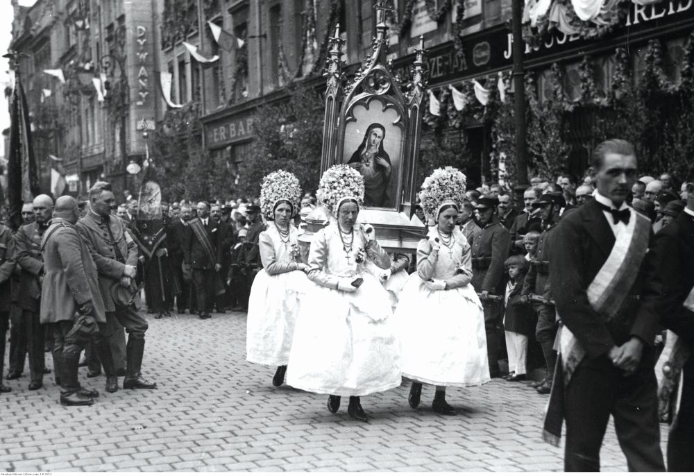 A Corpus Christi procession attended by Bamberger women carrying a feretory - grafika artykułu