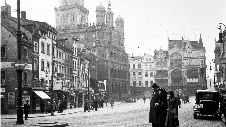 Stary Rynek (Old Market Square), photo by S.B. Poradowski; courtesy of K. Poradowska-Banaszek