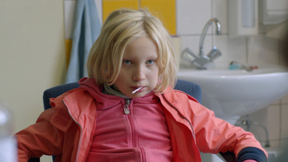 "System Crasher" ("Błąd systemu"); photograph from the press