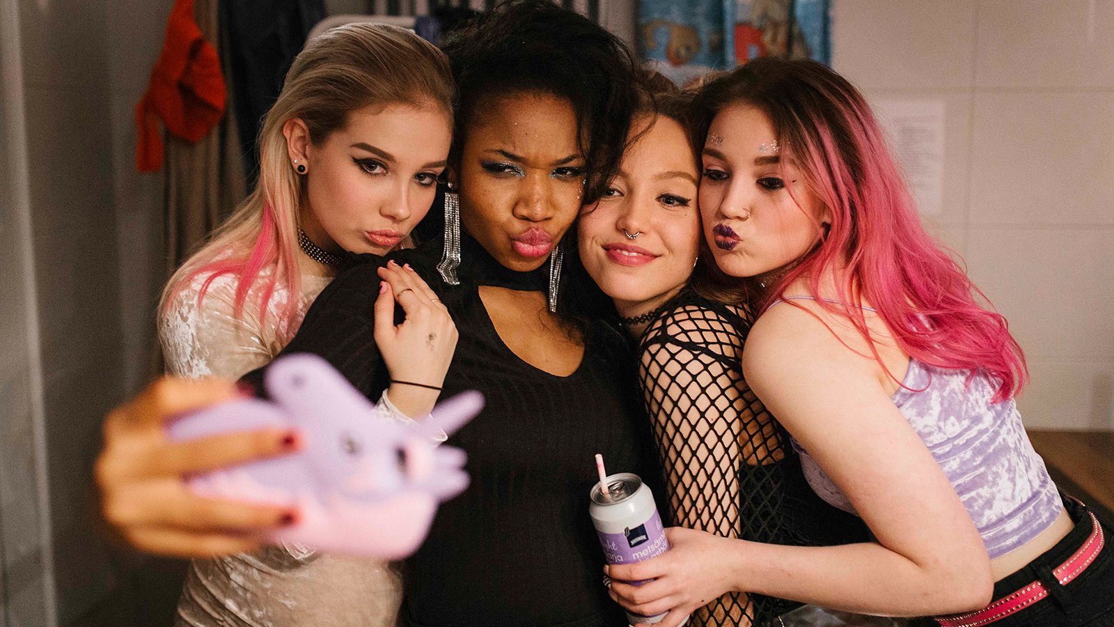 "Stupid Young Heart" ("Głupie, młode serce"); photograph from the press