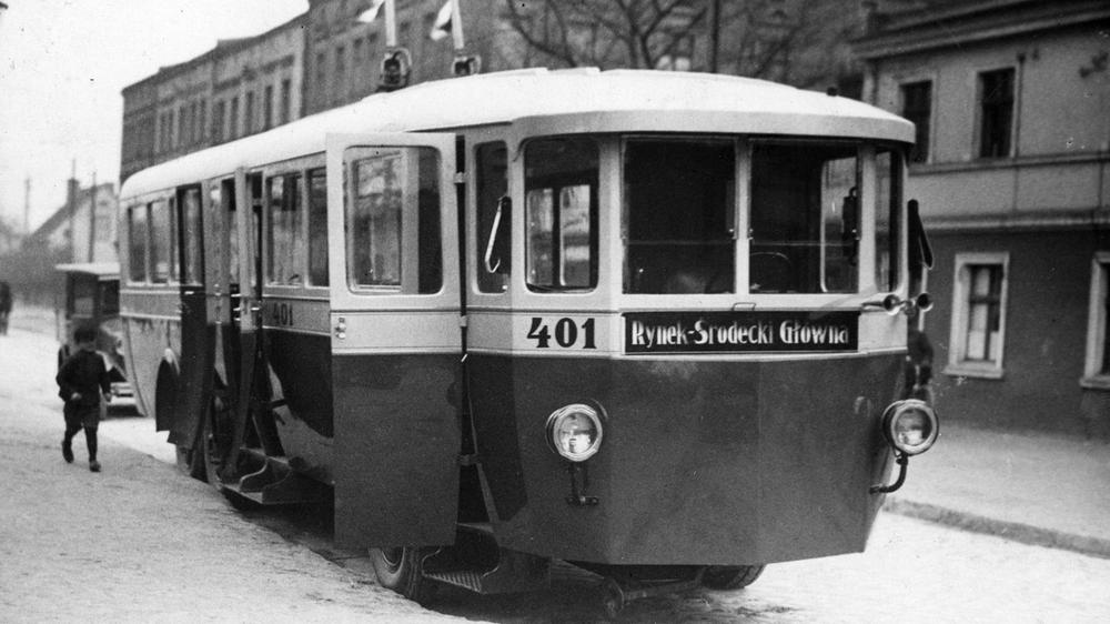 Opening of a trolleybus line in Poznań in February 1930. Courtesy of the National Digital Archive - grafika artykułu