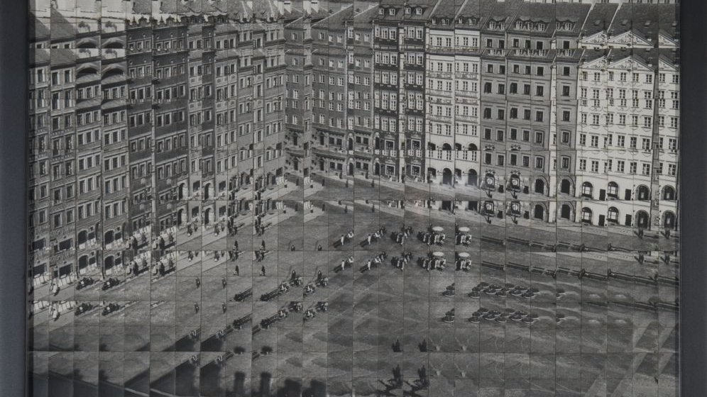 Black and white photo of one of the works from exhibition - grafika artykułu