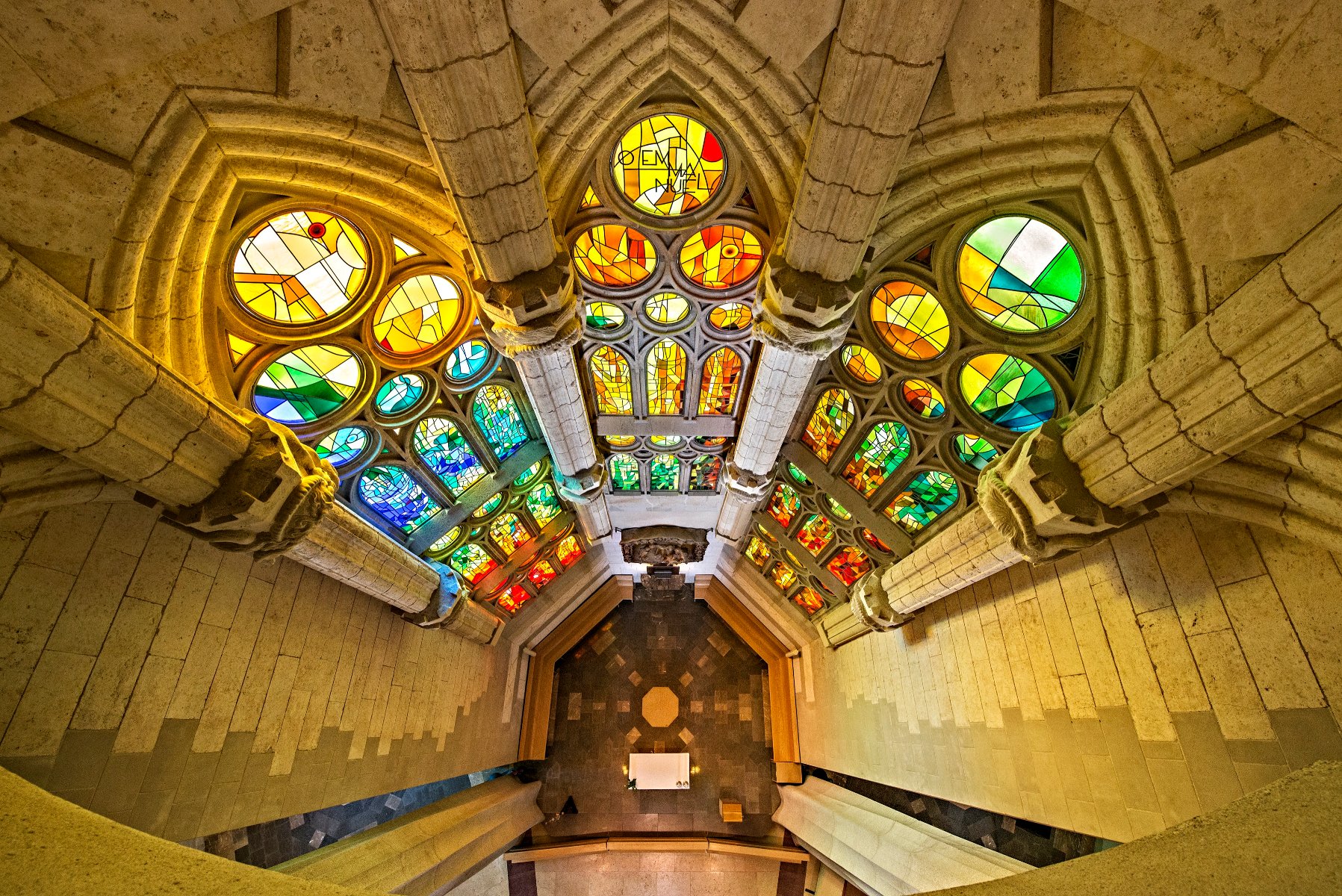 Picture of colourful stained glass windows seen from above - grafika artykułu