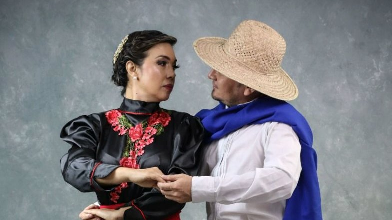 Photo of a couple from Colombia in traditional folk costumes.