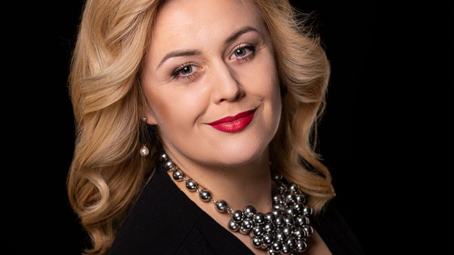 .Photo of the artist on a black background.