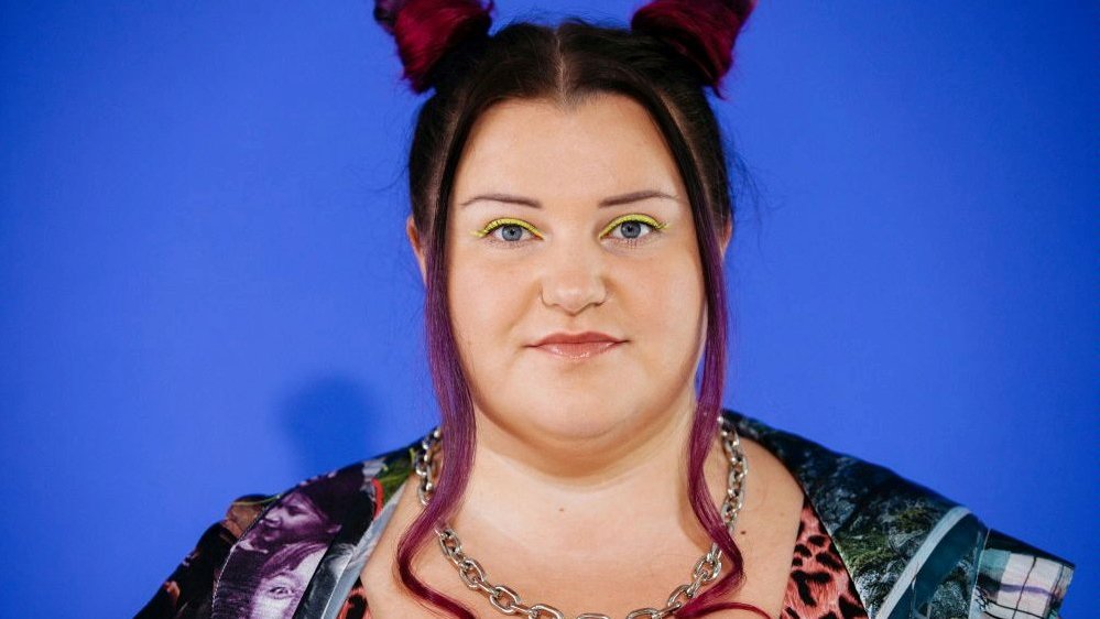 Photo of the artist.