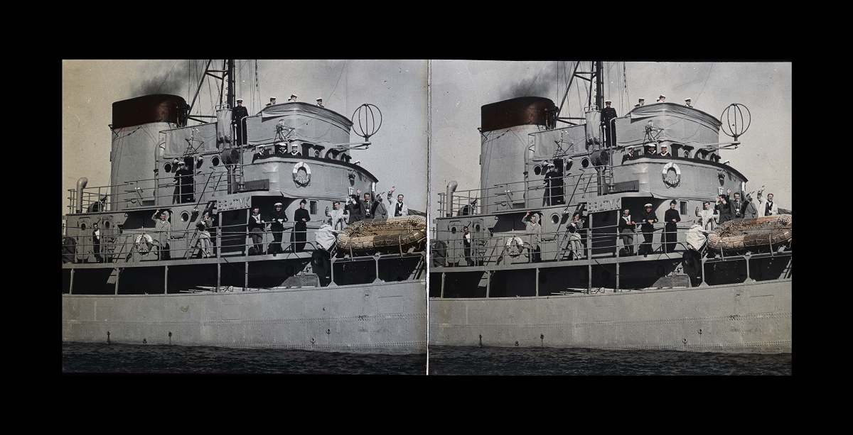 Part of the ship and the people standing on the deck, some of them waving goodbye. - grafika artykułu