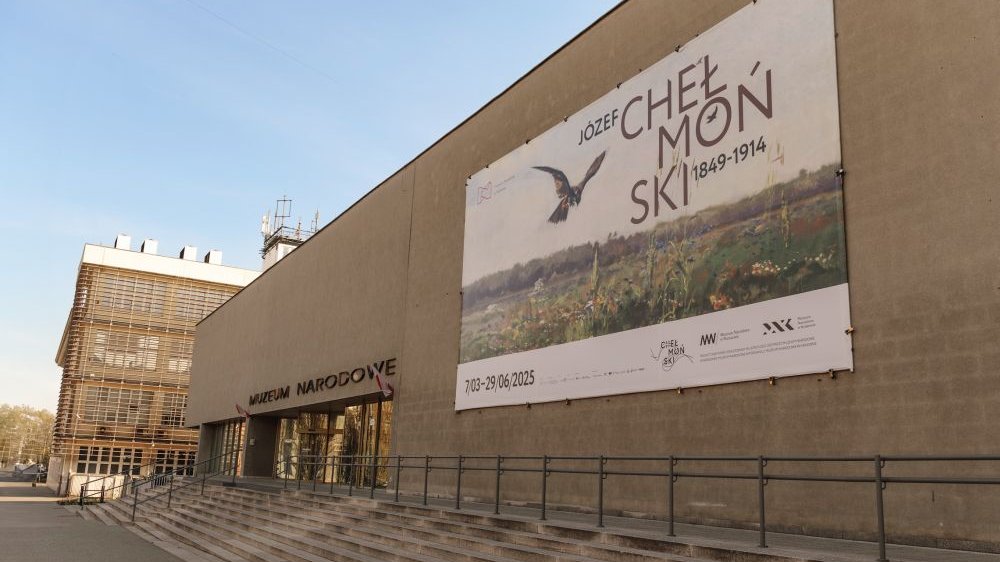 Photo of the concrete building of the National Museum, with a poster of the current exhibition on it.