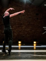 Photo of the performing dancer