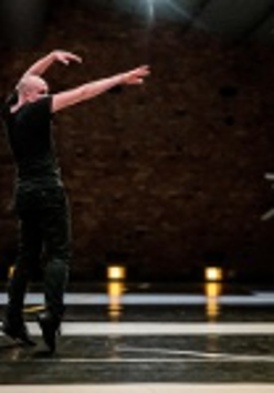 Photo of the performing dancer