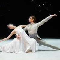 Picture of two ballet dancers (a man and a woman) in a dancing pose.