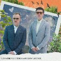 Picture of two men in suits and sun glasses - members of Karś/Rogucki band