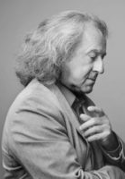 Black and white picture of the conductor Marek Pijarowski - a thoughtful man in a profile