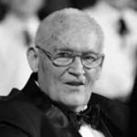 Black and white picture of Stefan Stuligrosz - an elderly man in glasses looking at the camera