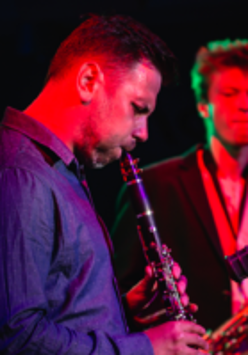 Picture of two musicians - one of them playing clarinet