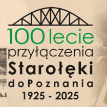 Napis o 100-leciu przyłączenia Starołęki do Poznania, w tle widok na most kolejowy i zabudowania Starołęki.