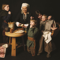 stylizacja średniowecznej rodziny, fot. Katerina Zisopulu-Bleja