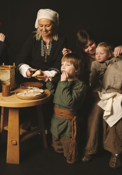 stylizacja średniowecznej rodziny, fot. Katerina Zisopulu-Bleja